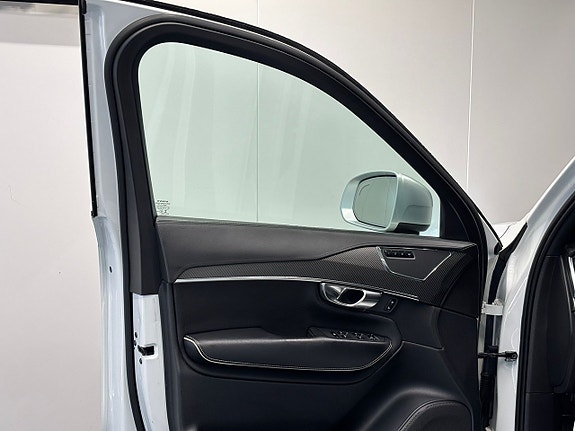 Volvo XC90 14 of 30
