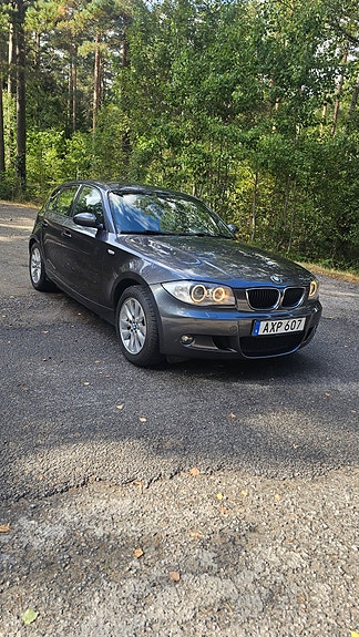 BMW 120i 5 of 8