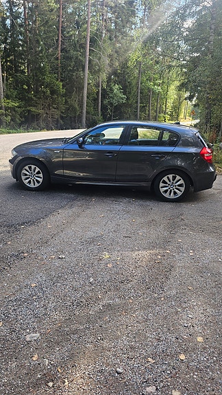 BMW 120i 3 of 8