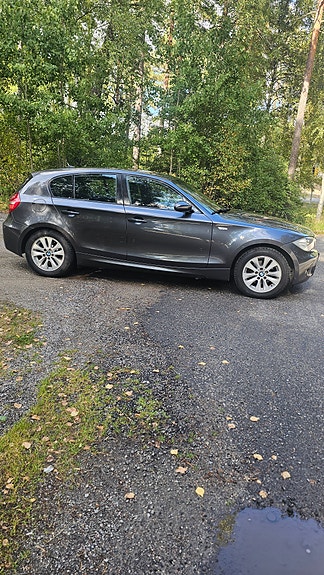 BMW 120i 4 of 8