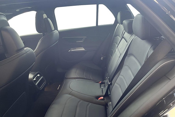 Mercedes-Benz E300 10 of 13