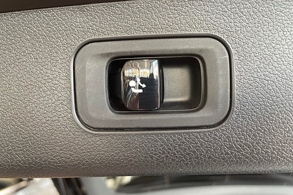 Mercedes-Benz E300 13 of 13