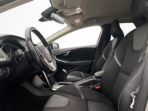 Volvo V40 11 of 30