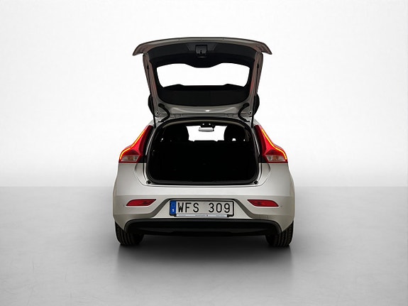 Volvo V40 26 of 30