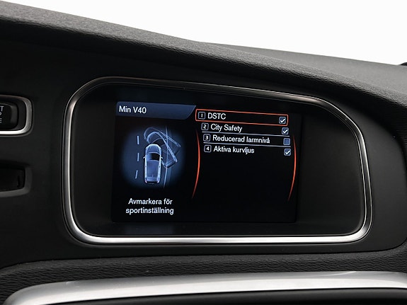Volvo V40 19 of 30