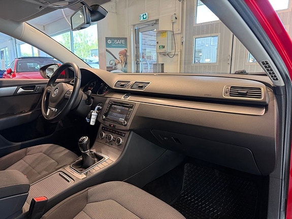 Volkswagen Passat 9 of 21