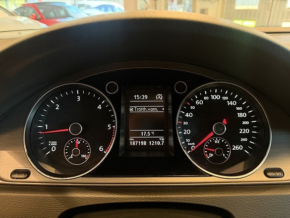 Volkswagen Passat 11 of 21