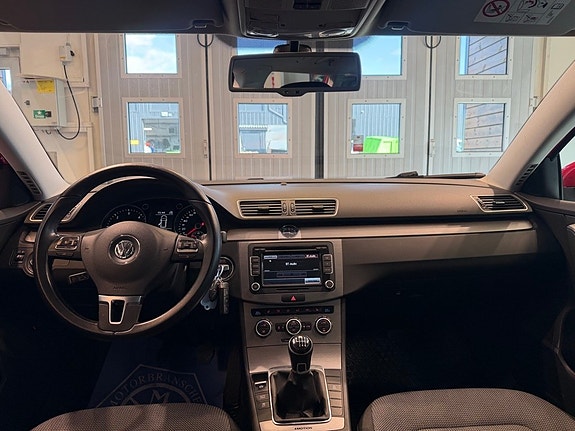 Volkswagen Passat 5 of 21