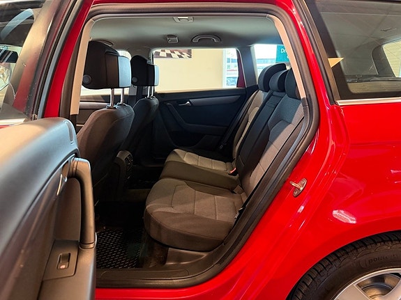 Volkswagen Passat 16 of 21