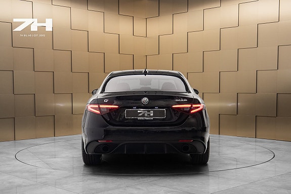 Alfa Romeo Giulia 4 of 20