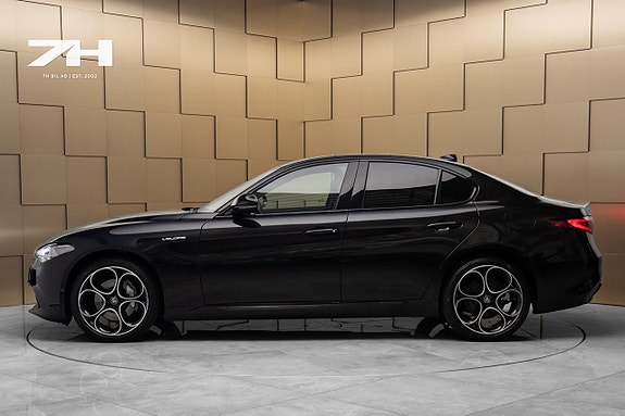 Alfa Romeo Giulia 2 of 20