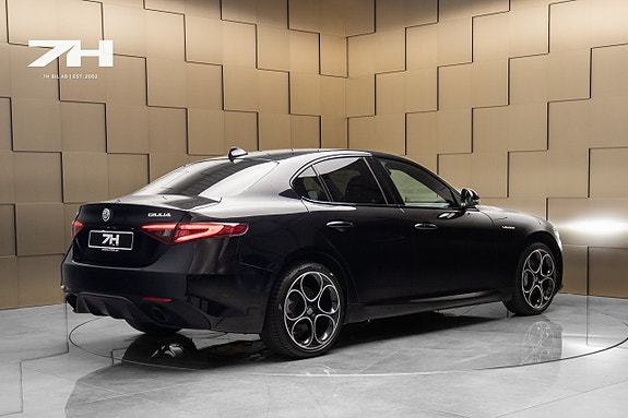 Alfa Romeo Giulia 5 of 20