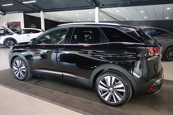 Peugeot 3008 2 of 6