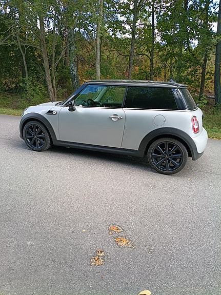 MINI Cooper 2 of 5