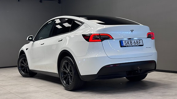Tesla Model Y 17 of 20