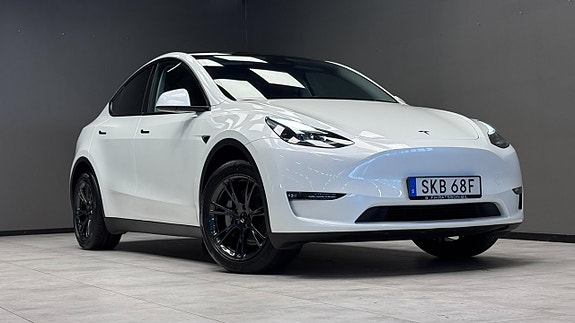 Tesla Model Y 18 of 20