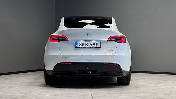 Tesla Model Y 19 of 20