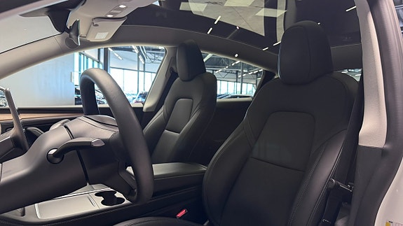 Tesla Model Y 11 of 20