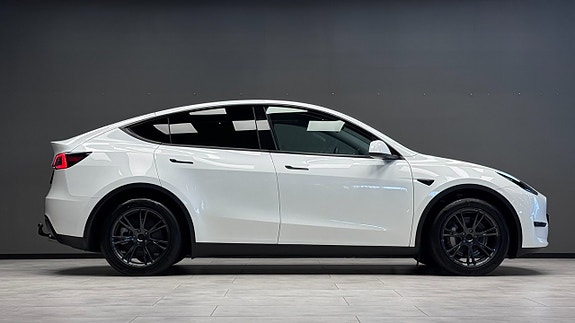 Tesla Model Y 4 of 20