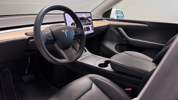 Tesla Model Y 6 of 20