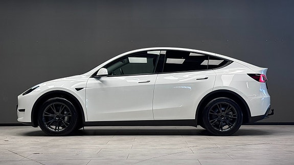 Tesla Model Y 5 of 20