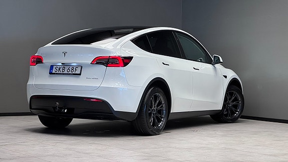 Tesla Model Y 2 of 20