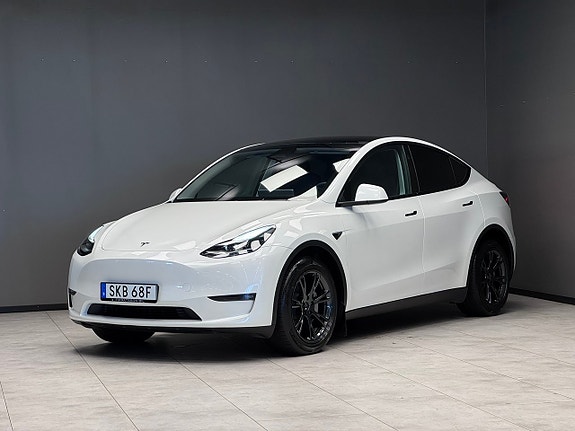 Tesla Model Y 15 of 20