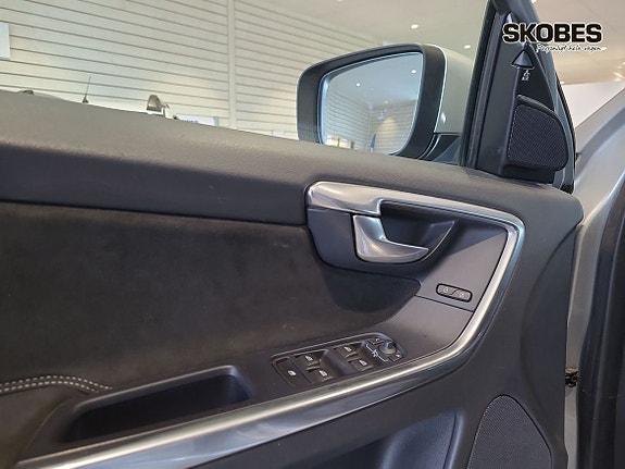 Volvo XC60 14 of 18