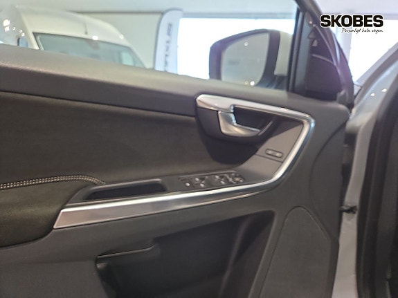 Volvo XC60 15 of 19