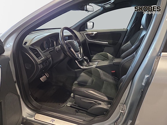 Volvo XC60 8 of 19