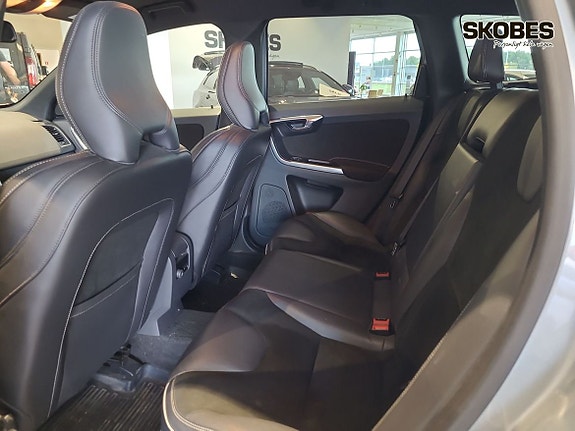 Volvo XC60 8 of 18