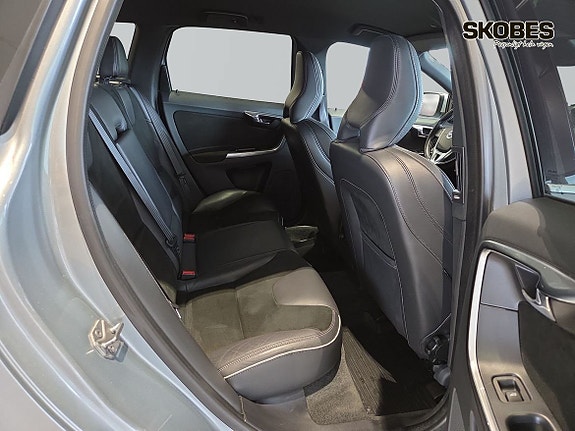 Volvo XC60 10 of 19