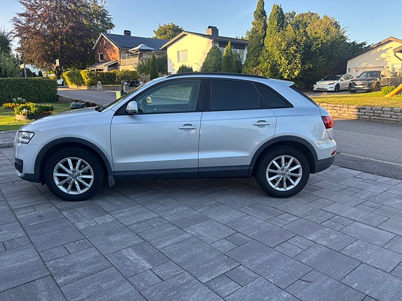 Audi Q3 2 of 9