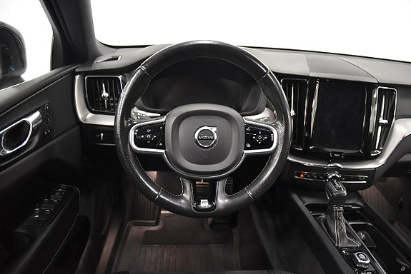 Volvo XC60 2 of 29