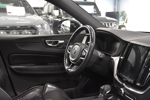 Volvo XC60 8 of 29