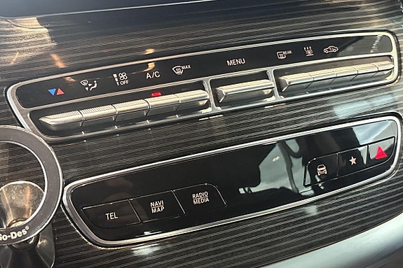 Mercedes-Benz V250 18 of 26