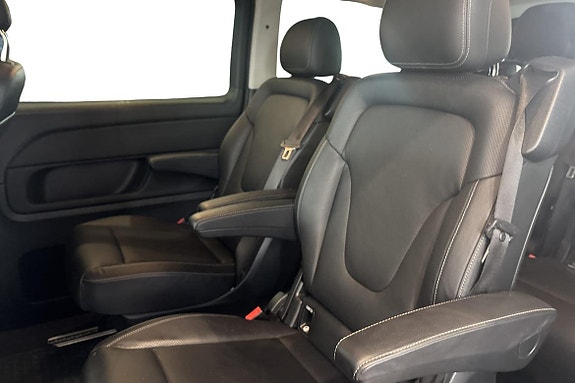 Mercedes-Benz V250 15 of 26