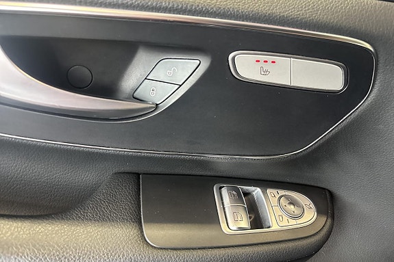 Mercedes-Benz V250 21 of 26