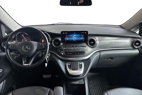 Mercedes-Benz V250 11 of 26