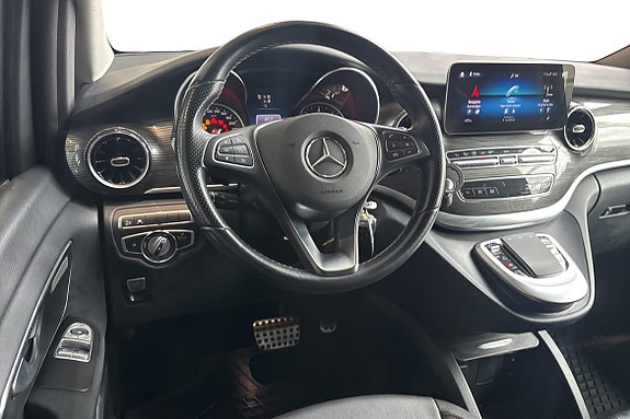 Mercedes-Benz V250 9 of 26
