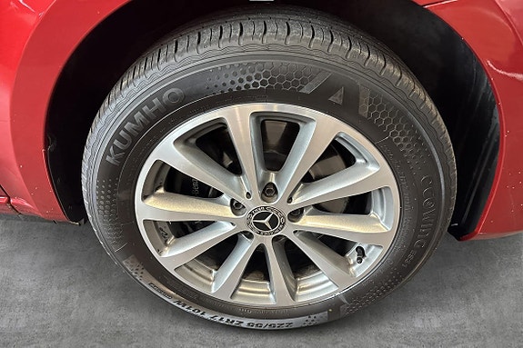 Mercedes-Benz V250 7 of 26