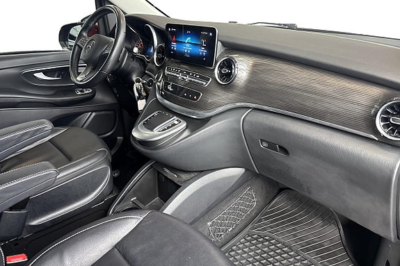 Mercedes-Benz V250 12 of 26