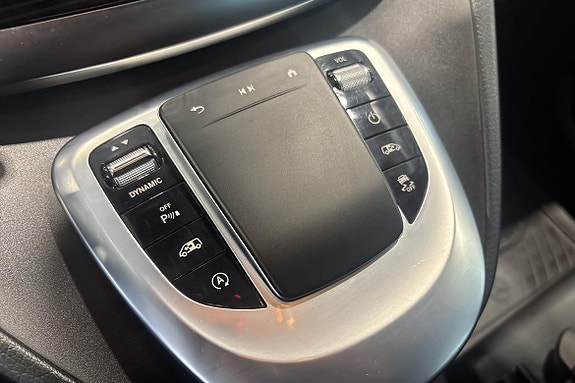 Mercedes-Benz V250 19 of 26