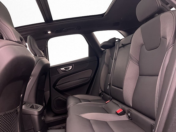 Volvo XC60 14 of 30