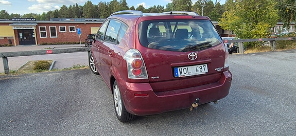 Toyota Corolla Verso 4 of 6