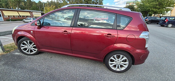 Toyota Corolla Verso 3 of 6