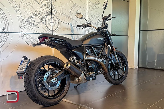 Ducati Scrambler 800 Icon Dark 3 of 5