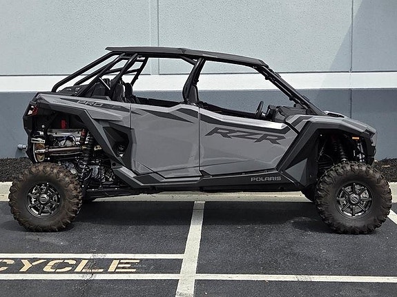 Polaris RZR XP PRO4 Ultimate  Traktor "Omg Leverans " 3 of 3