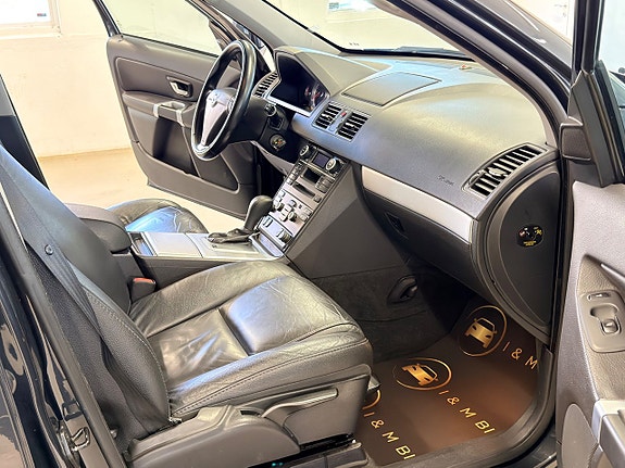 Volvo XC90 11 of 22