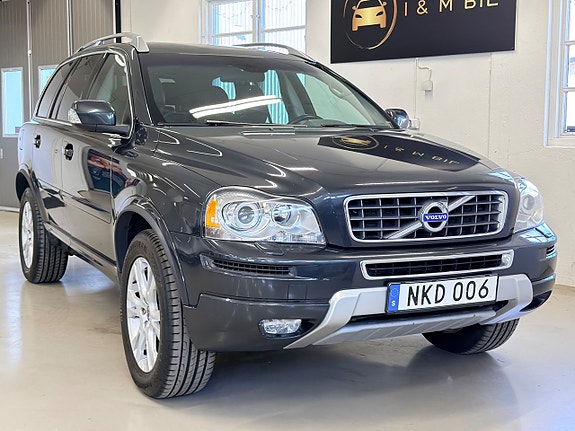 Volvo XC90 2 of 22